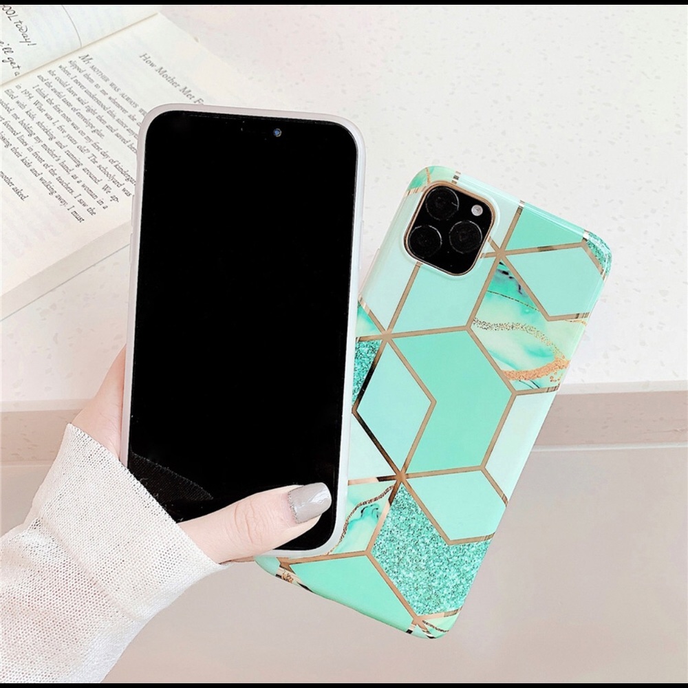 Retro Vintage IPhone 11 Pro Max - Picture 5 of 7
